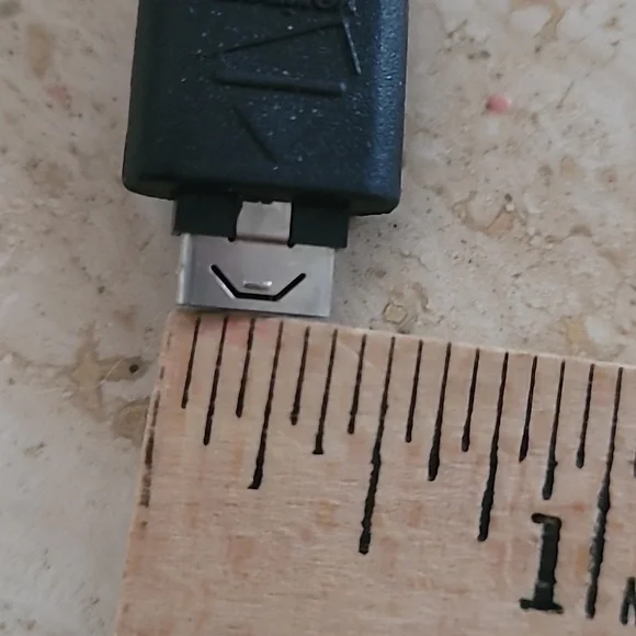 Verizon Car Charger - Picture 8 of 12